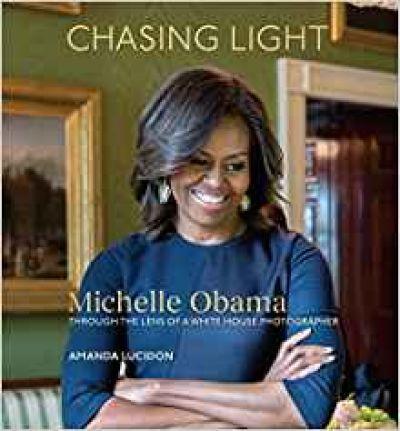 Chasing Light : Michelle Obama Through the Lens of a White House Photographer By:Lucidon, Amanda Eur:99,17 Ден2:1699