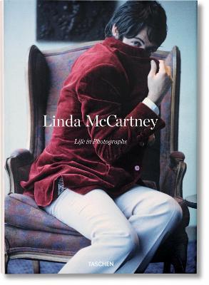 LIFE IN PHOTOGRAPHS By:McCartney, Linda Eur:52,02 Ден2:1899